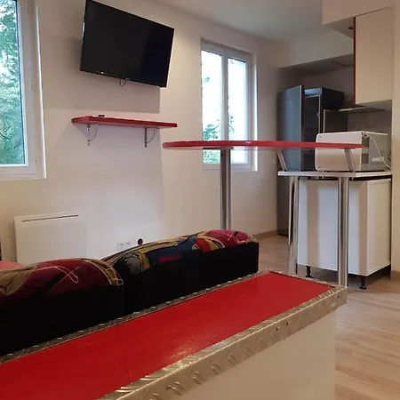 Tres Joli: Garden View Apartment with Private Parking Annesse-et-Beaulieu Exterior photo