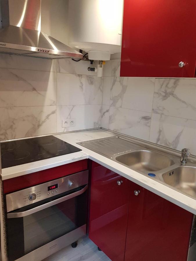 Tres Joli: Garden View With Private Parking Apartment *